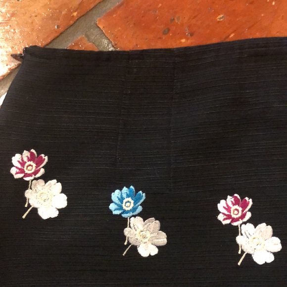 Anthro HD In Paris Campanula Black Silk Blend Floral Embroidered mini skirt sz2 - Picture 7 of 11